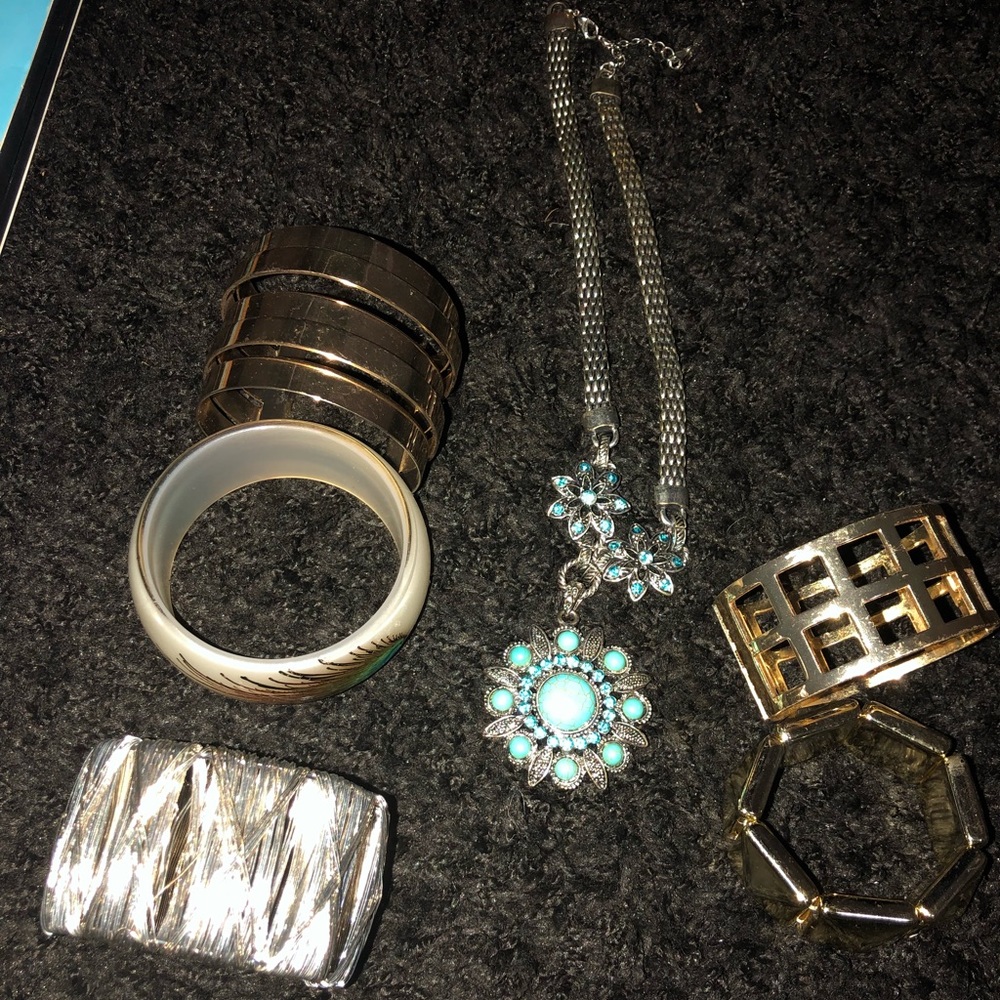 Assorted jewelry